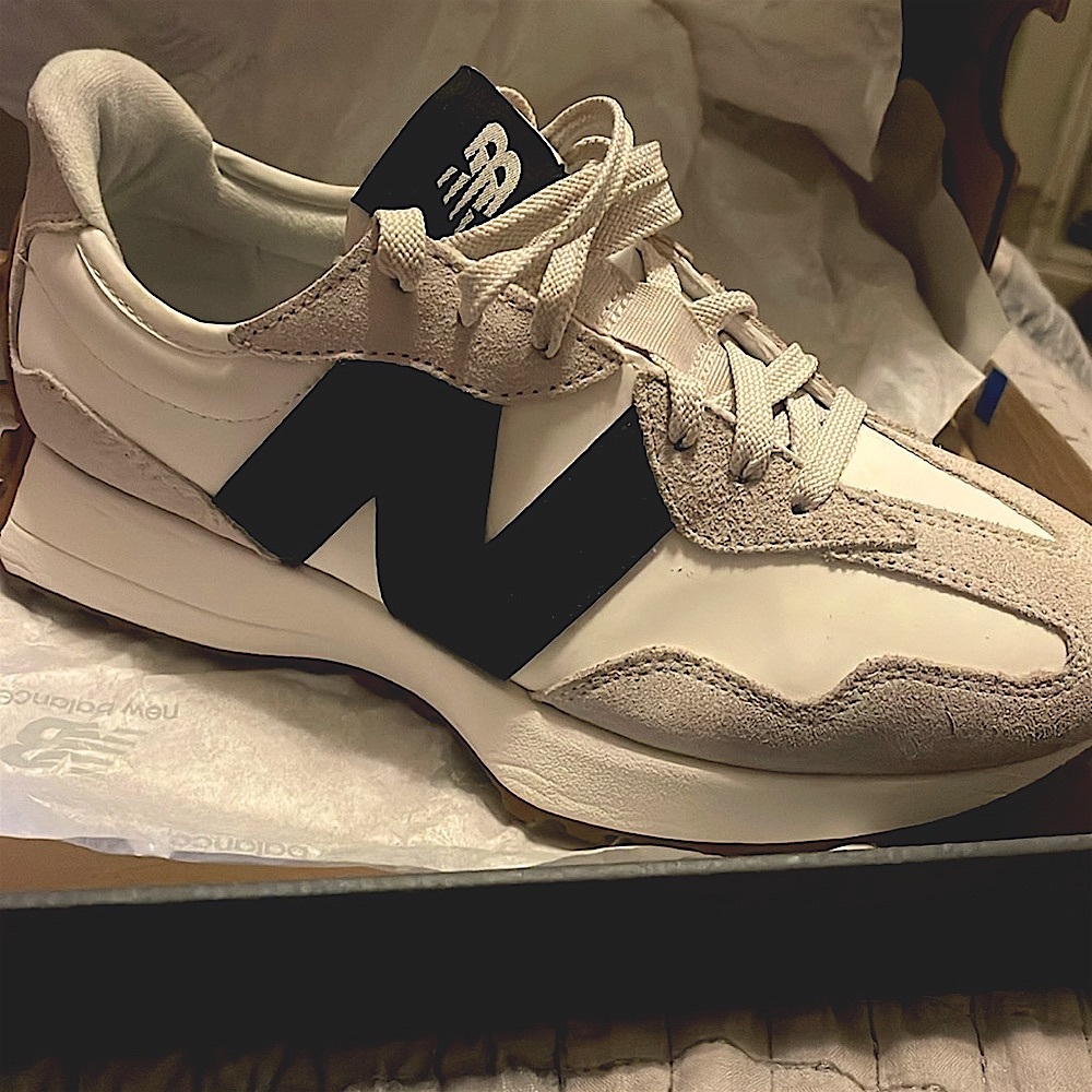 New Balance 327 Moonbean with black Sneakers